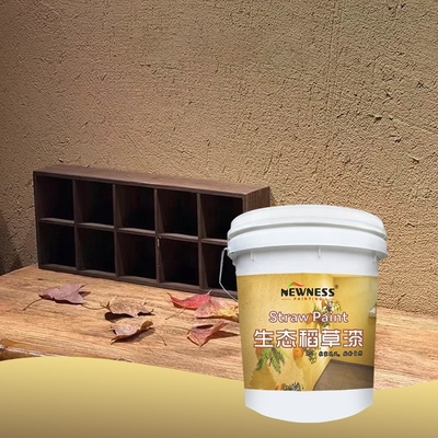 Lavoratori di rivestimenti per interni di edifici applicano pennello per la personalizzazione colori Vernice murale